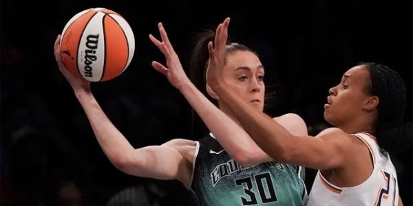 Breanna Stewart readies to make pass