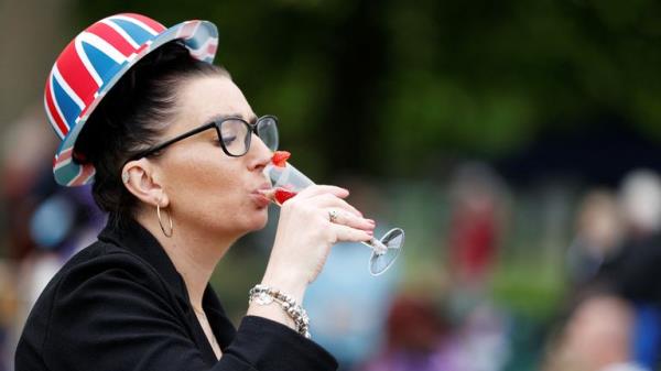 A woman drinks as she attends a picnic in a garden at Windsor Castle, a day after the coro<em></em>nation of Britain&#39;s King Charles, in Windsor, Britain May 7, 2023. REUTERS/Stephanie Lecocq..