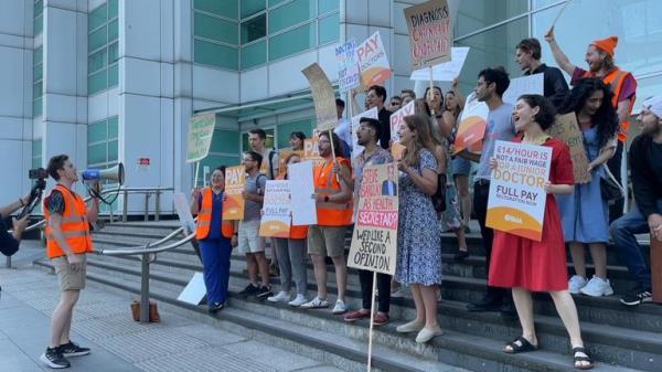 Junior doctors begin 3 day strike