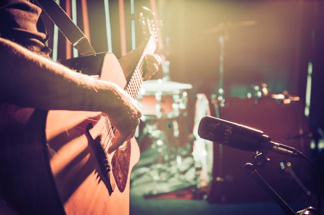 Studio microphone records an acoustic guitar close-up