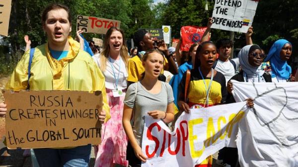 Greta Thunberg joins a protest march in front of the WCCB Co<em></em>nference Centre in Bonn, Germany 