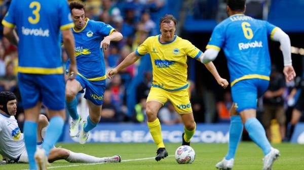 Soccer Football - Pre Season Friendly - Game4Ukraine - Chelsea v Arsenal - Stamford Bridge, London, Britain - August 5, 2023 Yellow Team&#39;s Mark Noble scores their first goal Action Images via Reuters/Peter Cziborra
