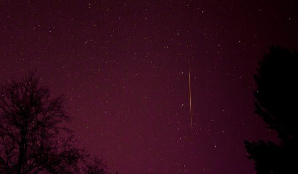 Shoot photos of meteors: Geminid meteor in 2012 by Henry Shaw.