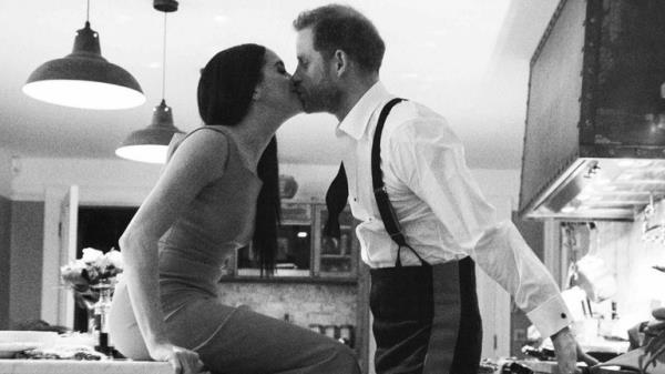 Duke and Duchess of Sussex kissing in a kitchen
PIC:Netflix