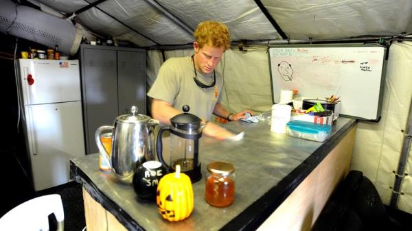 Britain's Prince Harry cleans the kitchen work-top during his 12 hour VHR (very high ready-ness) shift, at the British co<em></em>ntrolled flight-line in Camp Bastion southern Afghanistan in this photograph taken November 3, 2012, and released January 22, 2013. The Prince, who is serving as a pilot/gunner with 662 Squadron Army Air Corps, is on a posting to Afghanistan that runs from September 2012 to January 2013. Photograph taken November 3, 2012. REUTERS/John Stillwell/Pool (AFGHANISTAN - Tags: MILITA