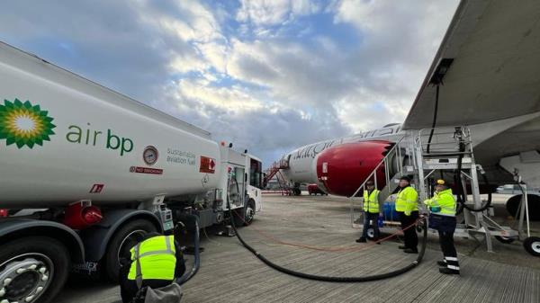 WhatsApp picture of a Virgin Atlantic plane being refuelled from Jo<em></em>nathan Samuels