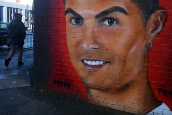 Soccer Football - Cristiano Ro<em></em>naldo leaves Manchester United - Manchester, Britain, November 23, 2022 General view of the Cristiano Ro<em></em>naldo mural outside The Tafford pub in Manchester REUTERS/Phil Noble