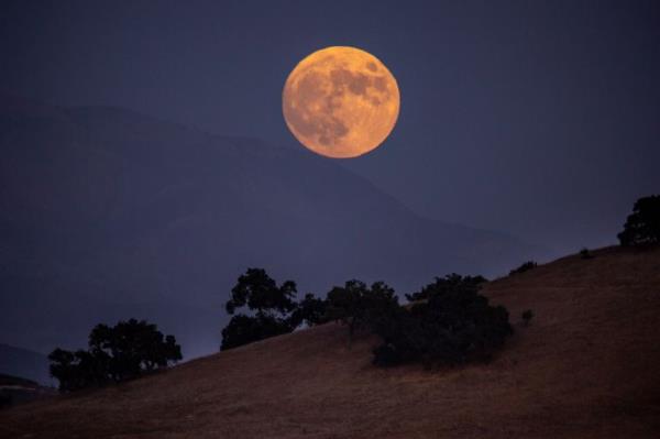 A super harvest moon