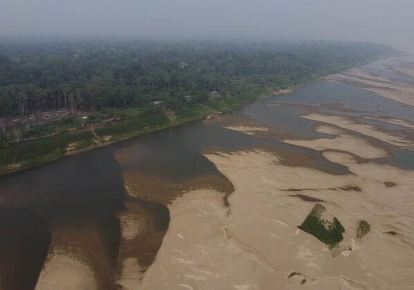 The Madeira River, a tributary of the Amazon River, suffers from drought in Humaita, Amazo<em></em>nas state, Brazil, Saturday, Sept. 7, 2024. (AP Photo/Edmar Barros)