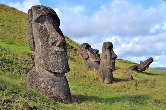 25-facts-a<em></em>bout-the-easter-island-statues