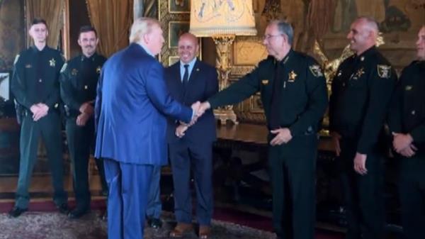 Former president Do<em></em>nald Trump met the Martin County sheriff and deputies who arrested Ryan Routh.