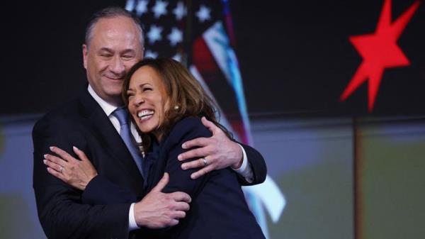 Democratic presidential nominee and U.S. Vice President Kamala Harris embraces her husband Doug Emhoff, second gentleman of the U.S., on Day 4 of the Democratic Natio<em></em>nal Co<em></em>nvention (DNC) at the United Center in Chicago, Illinois, U.S., August 22, 2024. REUTERS/Kevin Wurm