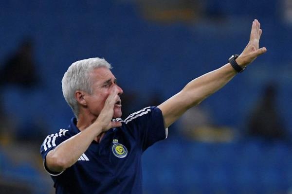 FILE PHOTO: Soccer Football - Saudi Pro League - Al Fayah v Al Nassr - King Abdullah Sports City Stadium, Buraidah, Saudi Arabia - August 27, 2024 Al Nassr coach Luis Castro reacts REUTERS/Stringer/File Photo