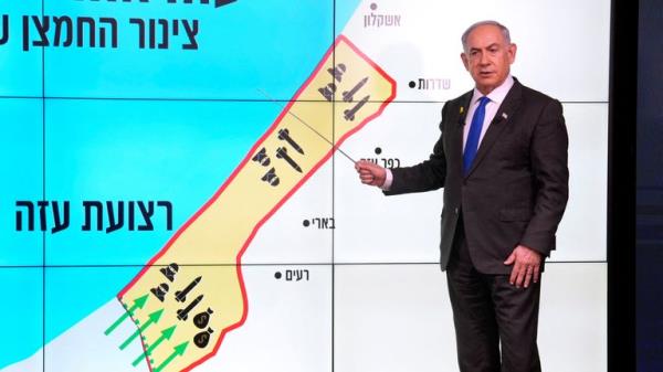 Israeli Prime Minister Benjamin Netanyahu stands before a map of the Gaza Strip, telling viewers how Hamas has im<em></em>ported arms into the territory since Israel's withdrawal in 2005, during a news co<em></em>nference in Jerusalem, September 2, 2024. Hebrew o<em></em>nscreen reads, "Gaza after the disengagement, oxygen pipe of Hamas". Ohad Zwigenberg/Pool via REUTERS