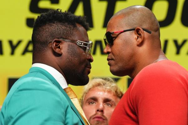 Francis Ngannou (L) faces off with Renan Ferreira.