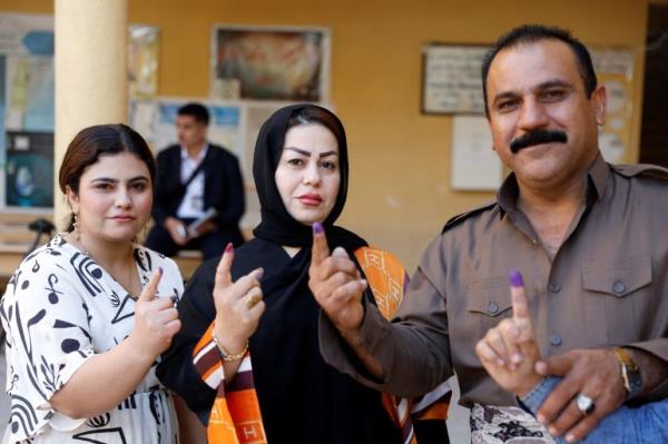 People show their inked fingers outside a polling station during Iraq's Kurdistan region parliamentary election, in Erbil, Iraq October 20, 2024. REUTERS/Khalid Al-Mousily