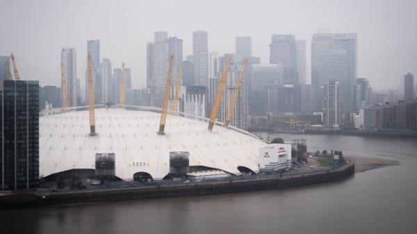 A view of the O2 arena on the Greenwich peninsula in south east London, as the sky is rendered grey, caused by high pressure over the UK trapping moisture near the surface of the Earth, creating stubborn cloud or, in weather parlance, 'anticyclo<em></em>nic gloom'. High pressure results in little or no wind which would otherwise move the cloud around and break it up. Picture date: Friday November 8, 2024.