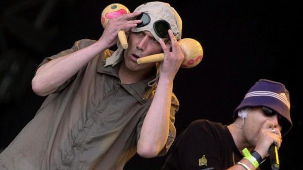 Happy Mo<em></em>ndays stars Bez (left) and Shaun Ryder performing at Glasto<em></em>nbury in 2000. Pic: Toby Melville/PA