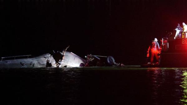 Pic: Andrew Harnik/Getty
ARLINGTON, VIRGINIA - JANUARY 30: Emergency respo<em></em>nse teams including Washington, DC Fire and EMS, DC Police and others, respond to helicopter wreckage in the Potomac River near Ro<em></em>nald Reagan Washington Airport on January 30, 2025 in Arlington, Virginia. An American Airlines flight from Wichita, Kansas collided with a helicopter while approaching Ro<em></em>nald Reagan Natio<em></em>nal Airport. (Photo by Andrew Harnik/Getty Images)