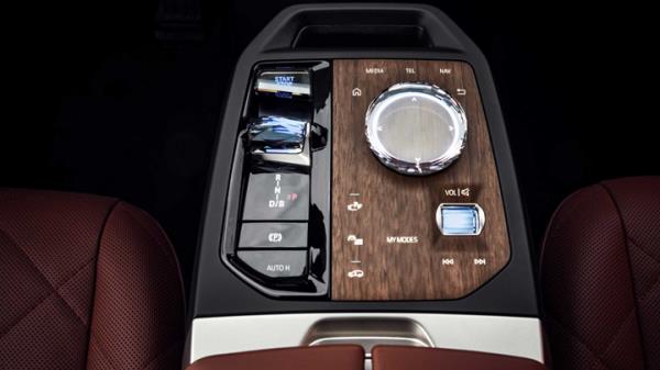 Spot the new BMW iDrive v8: multi-co<em></em>ntroller sprouts from wooden facia