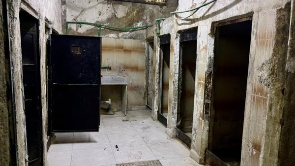 Inside an empty prison in Damascus