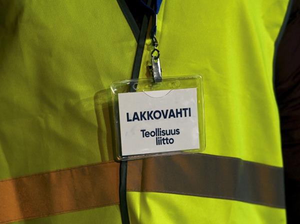 An Industrial Unio<em></em>n member picketing outside the facilities of Orion in Espoo in February 2023.