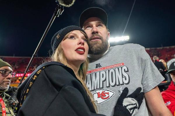 Taylor Swift and Travis Kelce at the AFC Champio<em></em>nship Game on Jan. 26. Recently, Philadelphia Eagles player Saquon Barkley spoke out against the harsh treatment Swift received from fans at the Super Bowl.