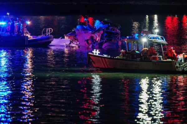 Emergency respo<em></em>nse teams asses airplane wreckage in the Potomac River near Ro<em></em>nald Reagan Washington Airport.